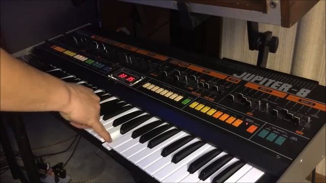 Roland Jupiter 8 through a Strymon BigSky смотреть онлайн