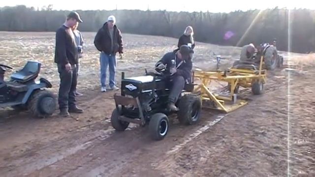 squirrel test pulling wit da little hydrostat and da new sled смотреть онлайн