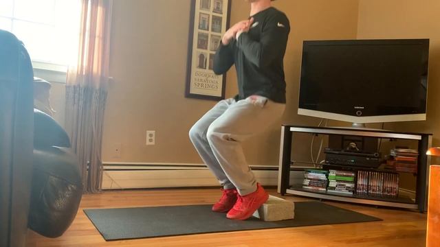Body Weight 1.5 Hack Squats смотреть онлайн