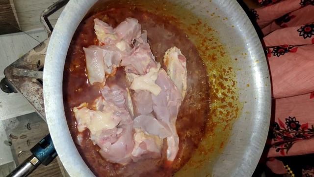 COUNTRY CHICKEN CURRY VILLAGE STYLE | DESI CHICKEN GRAVY | DESI CHICKEN VILLAGE STYLE смотреть онлайн