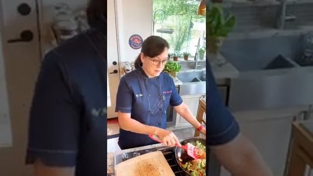 Plant-Based Thai Red Vegetable Curry смотреть онлайн