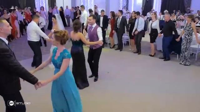 slim busty romanian girl in white shirt dancing in wedding смотреть онлайн