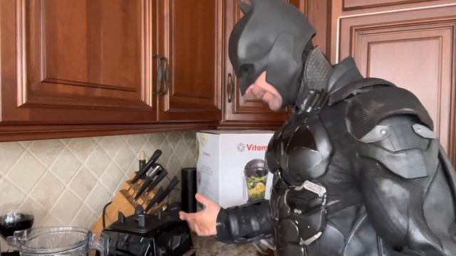 Batman’s Vitamix blender review. смотреть онлайн