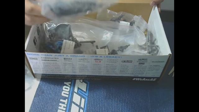Team Associated RC10B6.4D Unboxing смотреть онлайн