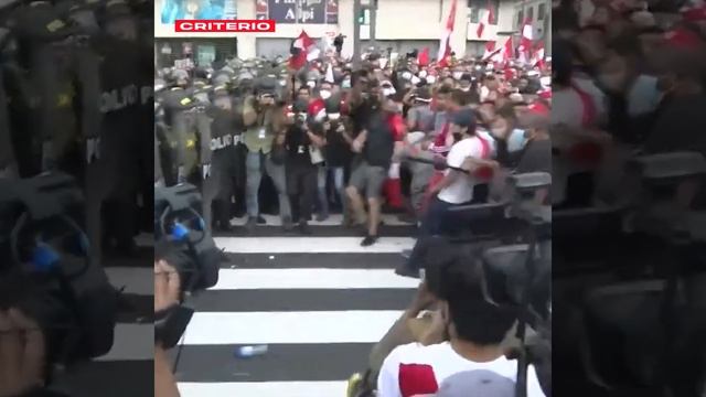 Protestas en Perú: Se levanta el toque de queda impuesto para frenar las manifestaciones смотреть онлайн