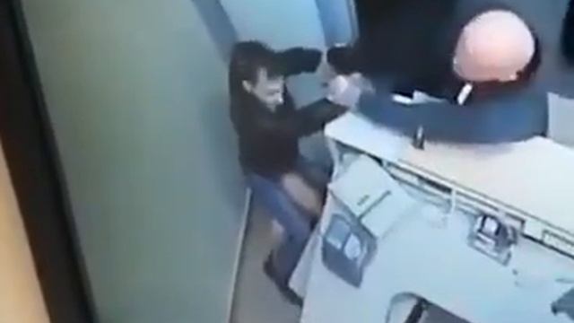 Нападение на сотрудника банка смотреть онлайн