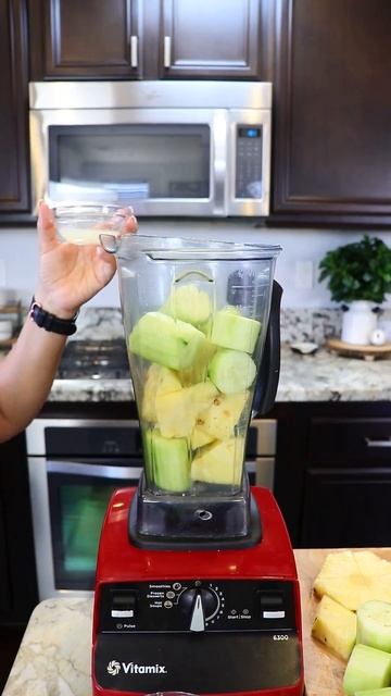 How to Make Pineapple Water With Cucumber Agua de Piña y Pepino #shorts смотреть онлайн