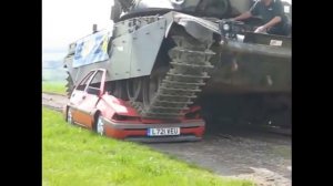 Машина в Буче раздавлена танком или прессом?