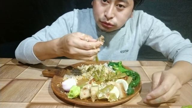 BEANS WITH PORK FATS, KING CHILI NAGA MUKBANG// NORTHEAST INDIA смотреть онлайн