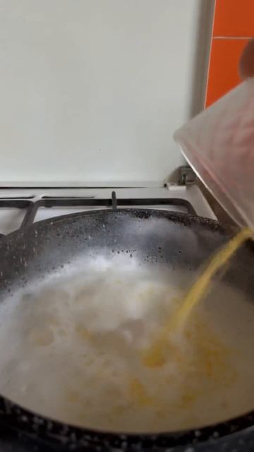 Кукурузную кашу готовлю так, добавляю молоко и воду. #вкусноипросто #вкусныйзавтрак #каши #кукуруза смотреть онлайн