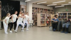 Танец «Нас не догонят».