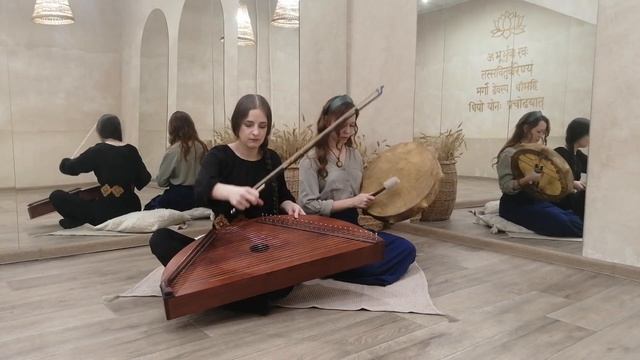 Гусли шлемовидные 25 струн и бубен - музыкальные эксперименты от Ксении Осадчей смотреть онлайн
