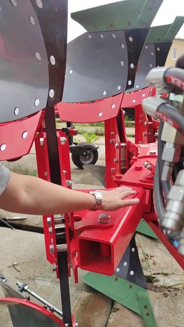 Оборотный плуг под МТЗ смотреть онлайн