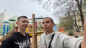 НАГЛЫЕ ГОПНИКИ ТРЕБУЮТ ДЕНЬГИ за ВХОД во ДВОР! Разборки по-пацански!