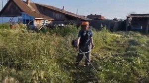 Кошу траву 🌿 в огороде триммером