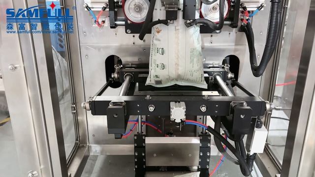Автоматическая вертикальная упаковочная машина для сыпучих продуктов для кокосовой стружки по 1 кг. смотреть онлайн