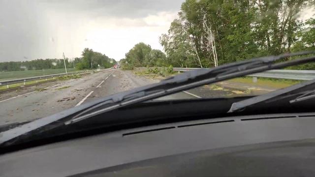 У НАС ПРОШЁЛ СИЛЬНЫЙ ДОЖДЬ И ВЕТЕР ЗАВАЛИЛО ДЕРЕВО НА ТРАССУ. САМАРСКАЯ ОБЛАСТЬ. смотреть онлайн