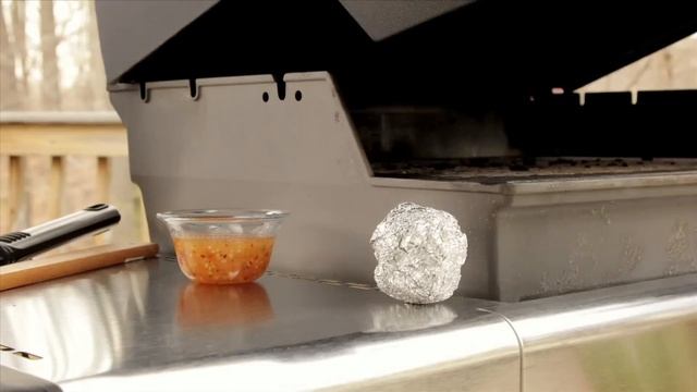 Kitchen Secrets Stop-Motion - How to Clean the Grill Without a Brush смотреть онлайн