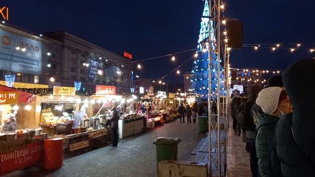 Новый 2022 год. Вечерний Харьков. Что люди кушают и пьют. смотреть онлайн