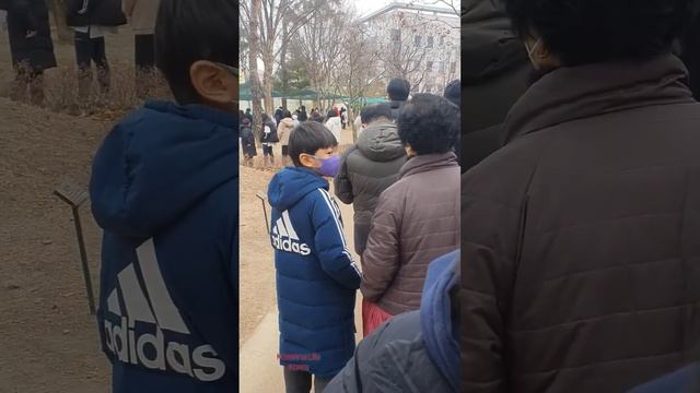 VL🇰🇷G/ Стоим в очереди на ПЦР тест перед освобождением от карантина в Корее 🇰🇷 смотреть онлайн