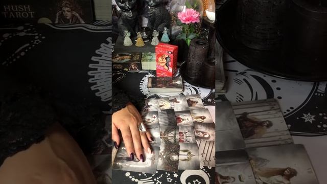 Что у него в отношениях с женой сейчас и что будет в октябре?