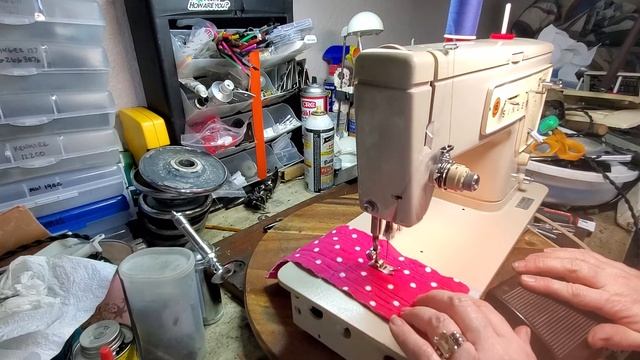 Singer 457 Sewing Machine Demonstration смотреть онлайн