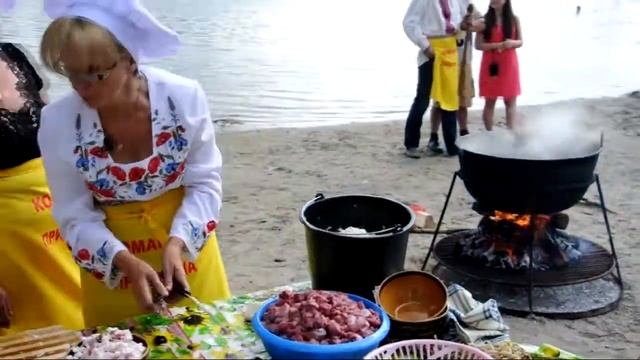 В Києві пройшов фестиваль "Оболонський борщ" смотреть онлайн