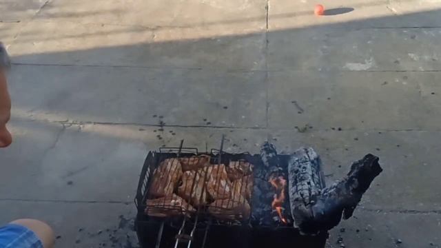 Весна крылом взмахнула на прощанье/Уютный вечер на двоих. Люблю такие вечера.
