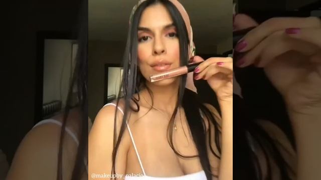 Swatching the Mary Kay Unlimited Lip Gloss with Laura Palacio смотреть онлайн