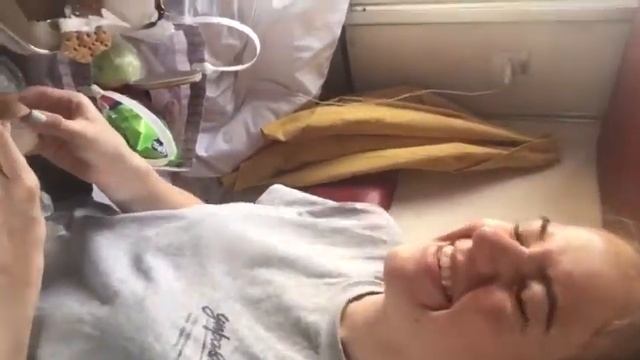 Волонтер говорит: После 15 часов дороги