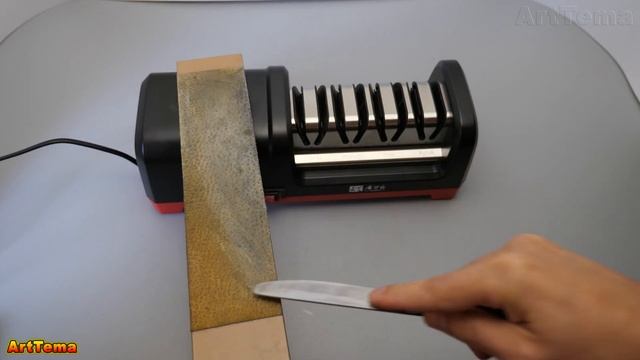 I sharpen a very dull steak knife to a razor sharp on TAIDEA TG2102 electric knife sharpener.