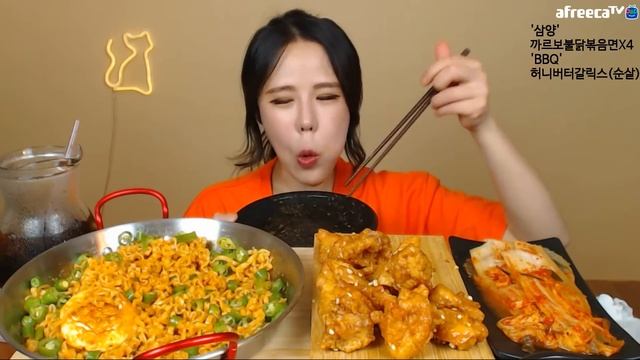 SUB) 꿀조합 청양고추듬뿍 까르보불닭X4 허니버터치킨 Mukbang eating show смотреть онлайн