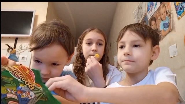 Пробуем воздушные чипсы ,,Лава Лава" !!! смотреть онлайн