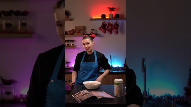 Готовим "Капкейки с клубничным кремом" вслепую🤩#shorts смотреть онлайн