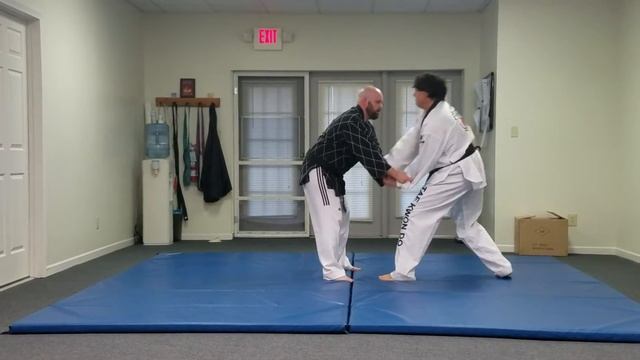 Grand Master Naples demonstrates with Master Taylor. смотреть онлайн