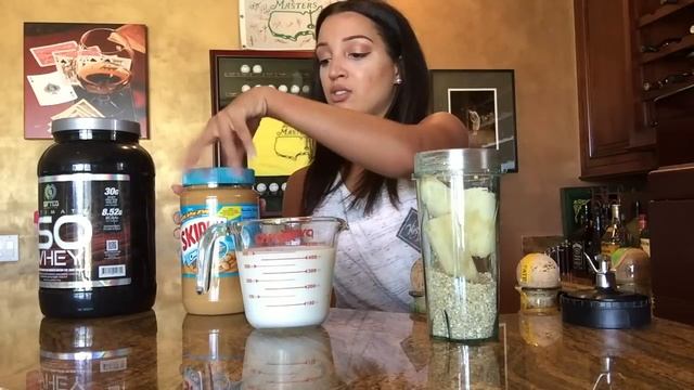 1,000 CALORIE WEIGHT GAINER SHAKE! смотреть онлайн