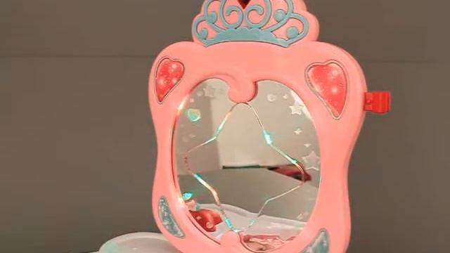 Тоалетка с вълшебна пръчица и магическо светещо огледало смотреть онлайн