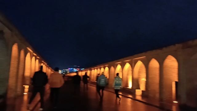 IRAN isfahan 2023 - Si-o-Seh Pol Bridge - largest hydraulic structure in Iran - walking vlog ایران смотреть онлайн