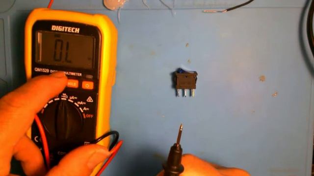 LED Art Build the parallel circuit with switch and battery connector смотреть онлайн