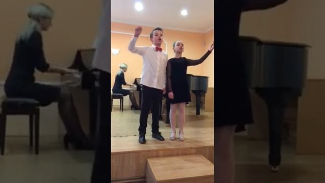 Максим Галушка та Александра Мазiна - Дарує день смотреть онлайн