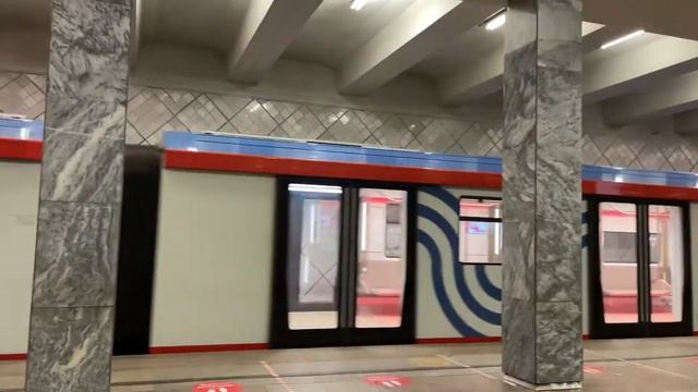 Обкатка нового состава «Москва-2020» на Профсоюзной КРЛ смотреть онлайн