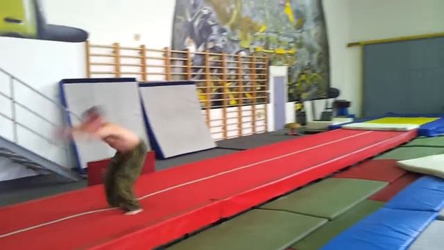 тренировка в спортзале смотреть онлайн