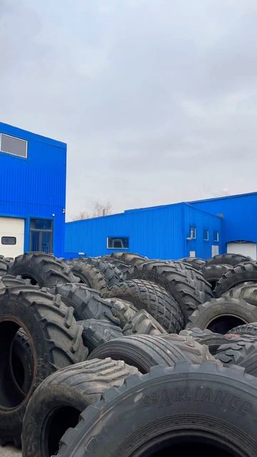 Шинитна трактор #hardgrouplive #ремонтшин #ukraine #шиномонтаж #agriculture #tyres #шини #shorts смотреть онлайн