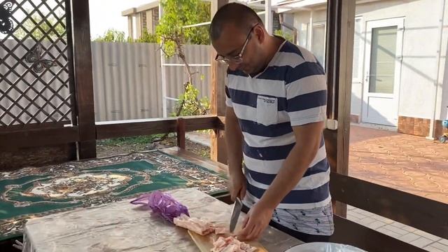 Готовим шашлык из говядины 🍖 Получился очень мягким . Встречаем гостей👨🏻⚕️ смотреть онлайн