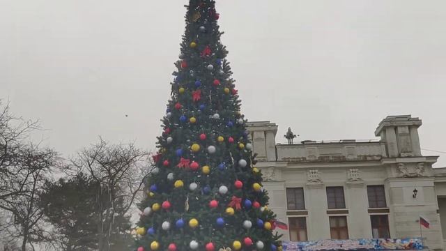 ГОРОДСКАЯ ЕЛКА ЕВПАТОРИИ У АДМИНИСТРАЦИИ ГОРОДА! КРЫМ. смотреть онлайн