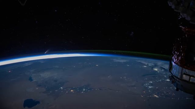 Comet Neowise from the ISS смотреть онлайн