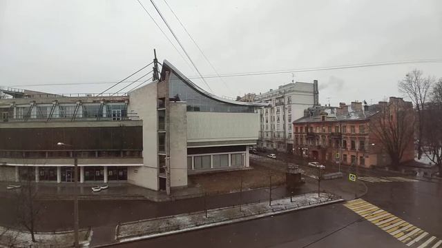 2020.04.02. Погода Петербург. 09:55. +2,1°. Карантин день 06. Пошел снег. смотреть онлайн
