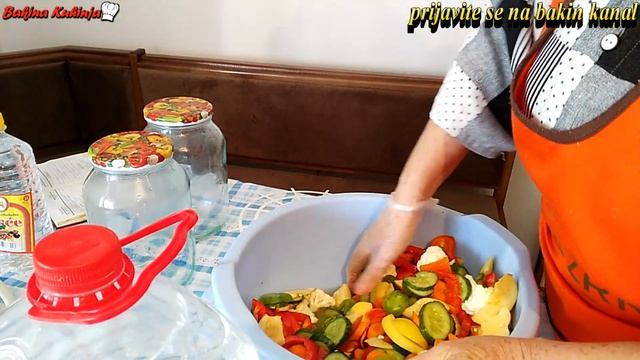 Bakina kuhinja - šarena zdrava salata za zimu (colorful salad)