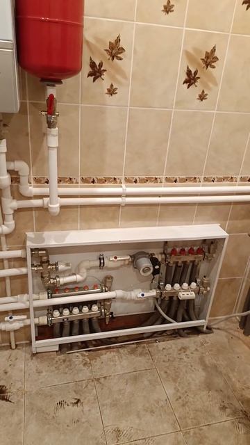 Baxi и Ferroli , не сложная система с двумя котлами, газовым и электрическим. смотреть онлайн