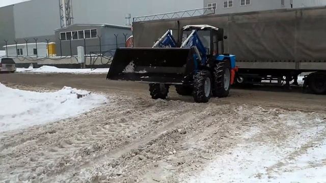 Уборка снега фронтальным погрузчиком на мтз смотреть онлайн